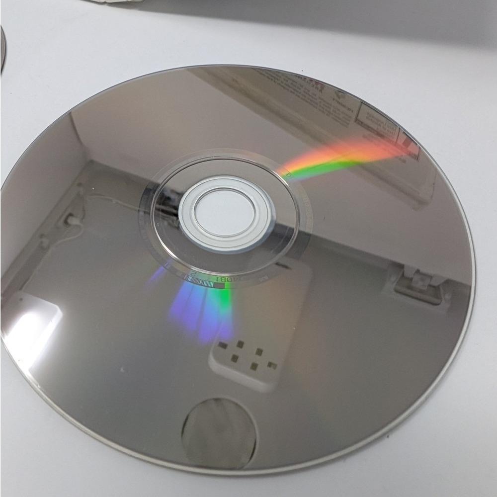 Guild Wars 2 PC Game DVD-ROM ArenaNet 2-Disc Set with Manual and Serial Code - Picture 9 of 11